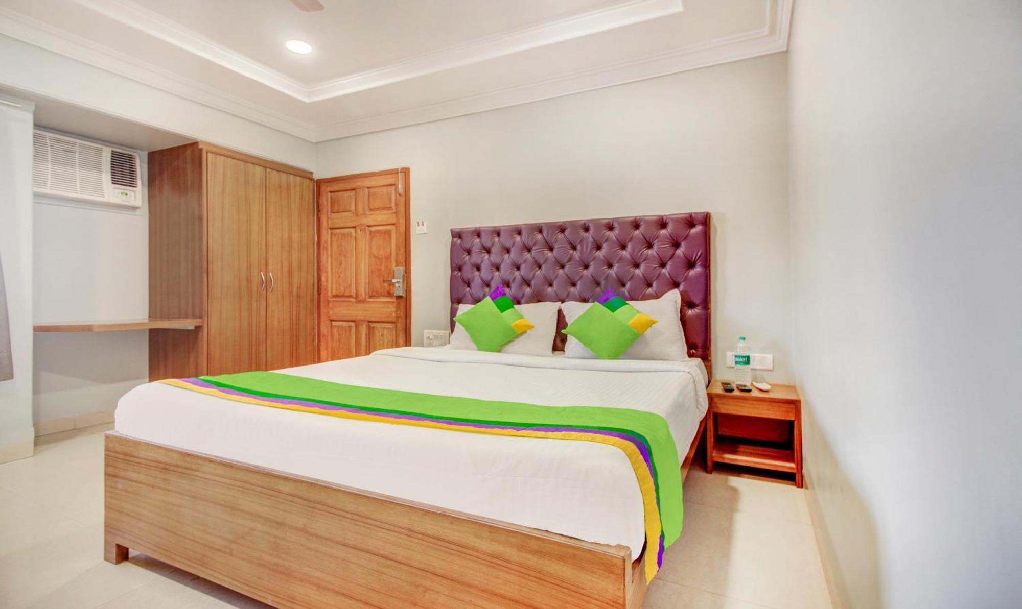 Hotel Treebo Cruz Royale Santacruz West Bombay Exterior foto