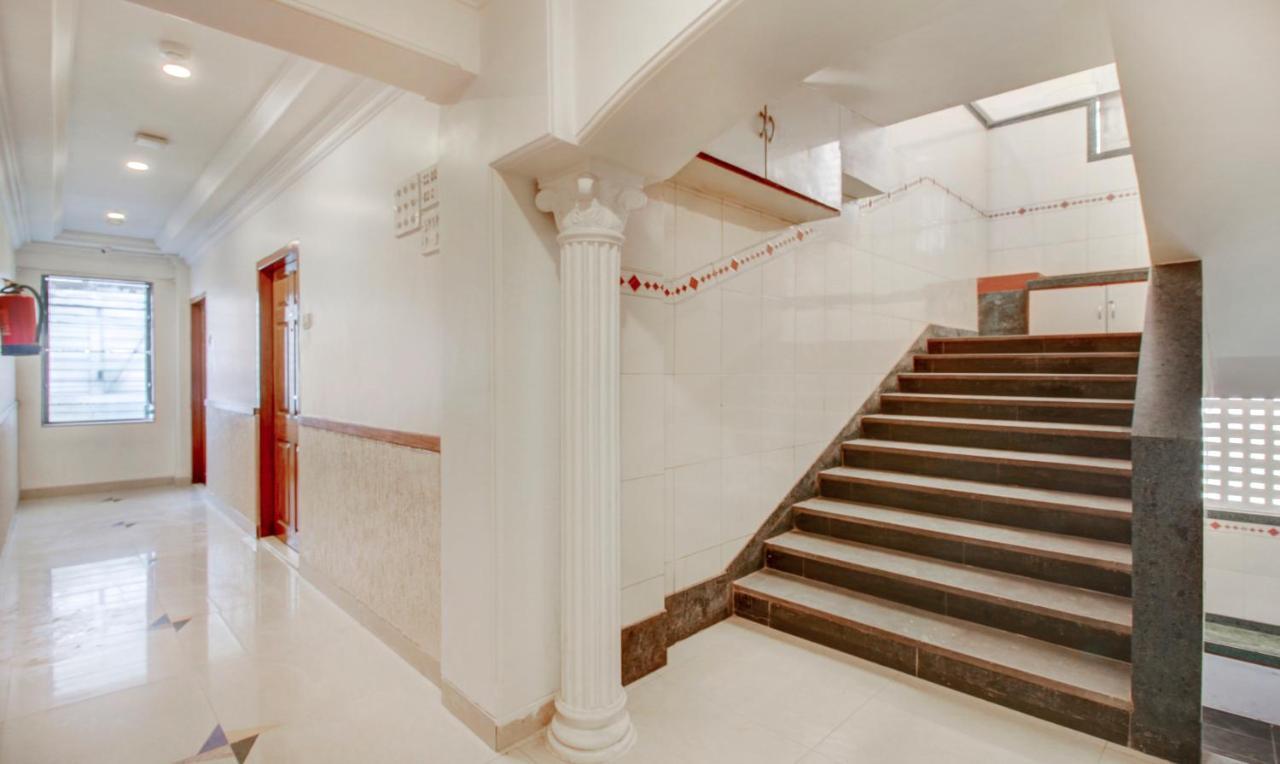 Hotel Treebo Cruz Royale Santacruz West Bombay Exterior foto