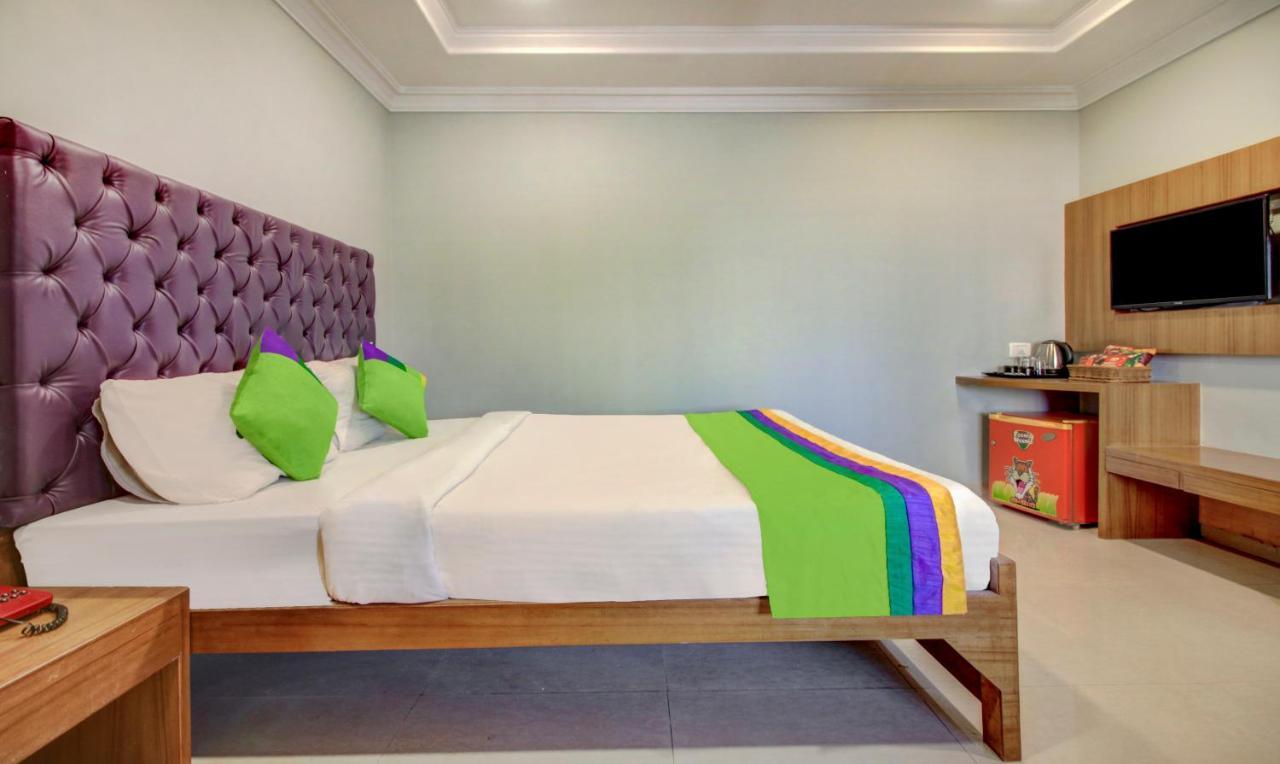 Hotel Treebo Cruz Royale Santacruz West Bombay Exterior foto