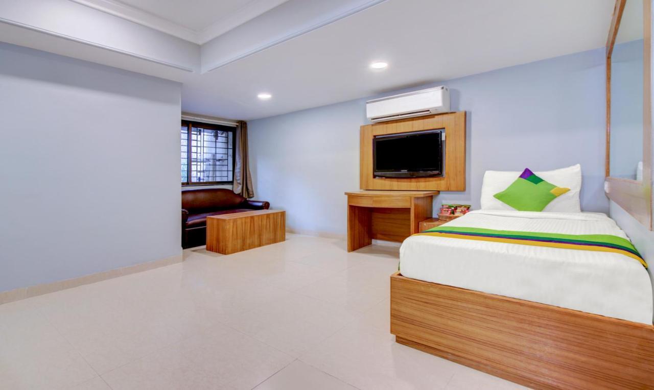 Hotel Treebo Cruz Royale Santacruz West Bombay Exterior foto