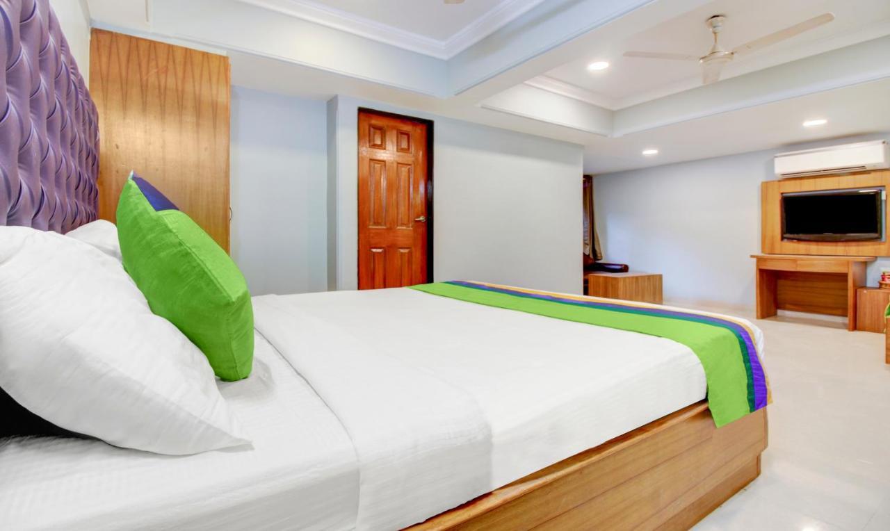 Hotel Treebo Cruz Royale Santacruz West Bombay Exterior foto